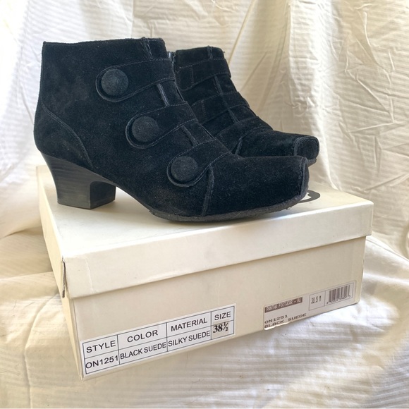 One Of 2 Black Suede Witchy heeled Booties 38.5 - Picture 14 of 15